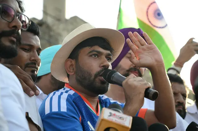 कॉक्रोच जनता पार्टीचं आंदोलन हा अण्णा आंदोलनाचा 'भाग 2' आहे का?