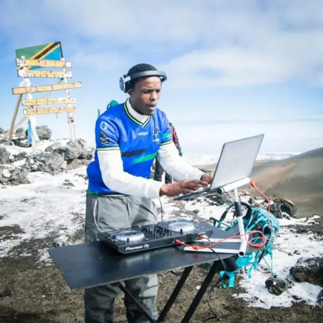 DJ
