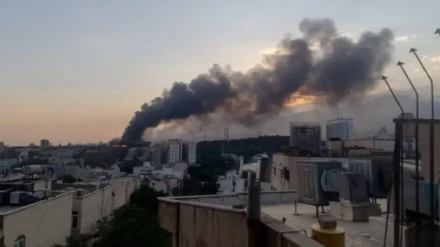 خبرگزاری صداوسیما تصویری از محل حمله اسرائیل به ساختمان رادیو تلویزیون ایران از فاصله دور منتشر کرد که ستون دود ناشی از انفجار را نشان میدهد