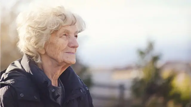 หญิงชรา