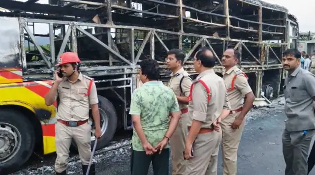 ఆంధ్రప్రదేశ్, కర్నూలు బస్సు ప్రమాదం, ట్రావెల్స్ బస్సు దగ్ధం