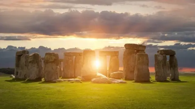 Gün batımında Stonehenge