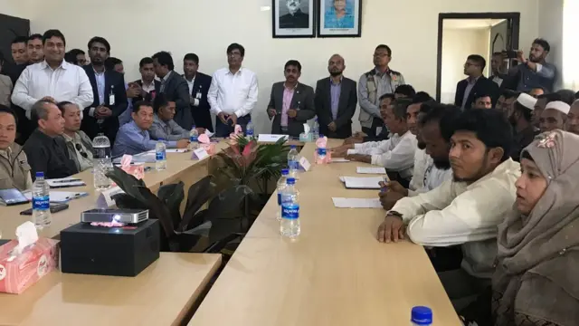 ရိုဟင်ဂျာတွေက တိုင်းရင်းသား၊ နိုင်ငံသားဖြစ်ခွင့်အပါအဝင် အချက် ၃ ချက်တောင်းဆိုပြီး မြန်မာအစိုးရကတော့ နိုင်ငံသားဖြစ်ခွင့်ဥပဒေအတိုင်းဆောင်ရွက်မယ်လို့ ဆိုပါတယ်။