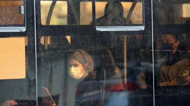 استفاده از ماسکهای مورد تأیید وزارت بهداشت خصوصا برای گروههای حساس در تهران ضروری خوانده شده است