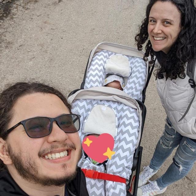 Caroline, Gustavo e os filhosxbet 99um carrinhoxbet 99criança