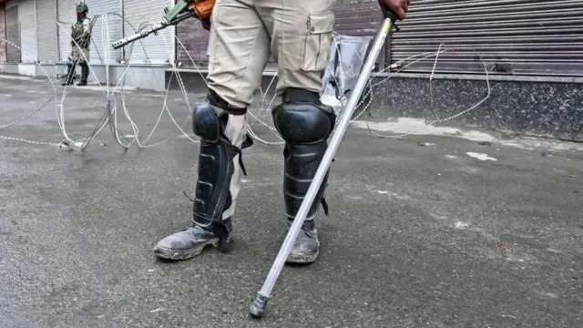 कश्मीर में सुरक्षाकर्मी