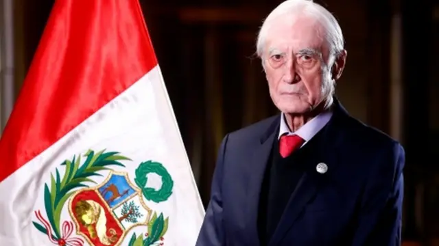 Héctor Béjar.
