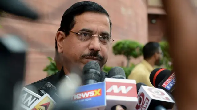 केंद्रीय कोयला मंत्री प्रह्लाद जोशी