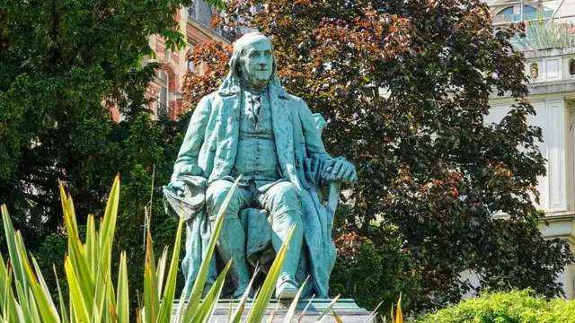 Пам'ятник Франкліну біля паризької площі Трокадеро