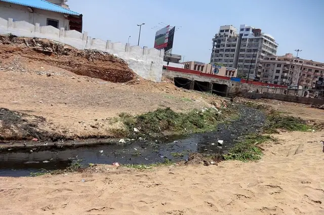 సముద్రంలో కలుస్తున్న మురుగునీరు