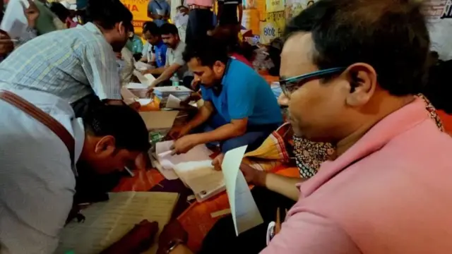 কলকাতা হাইকোর্টের রায়ের বিরুদ্ধে পিটিশন করেছিলেন কয়েক হাজার চাকরি-হারা শিক্ষক