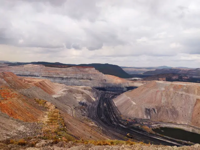 தன்பாத்: பாஜக, காங்கிரஸ் வேட்பாளர்களைவிட பிரபலமாகும் திருநங்கை சுயேச்சை வேட்பாளர்