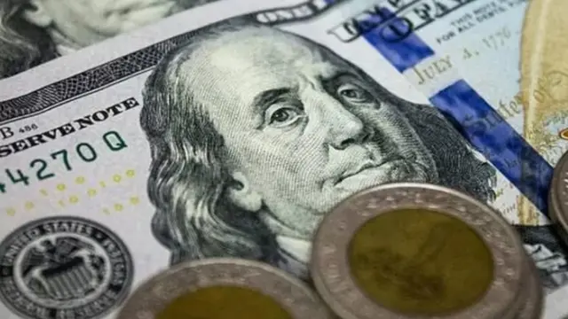 ارتفاع الدولار الأمريكي