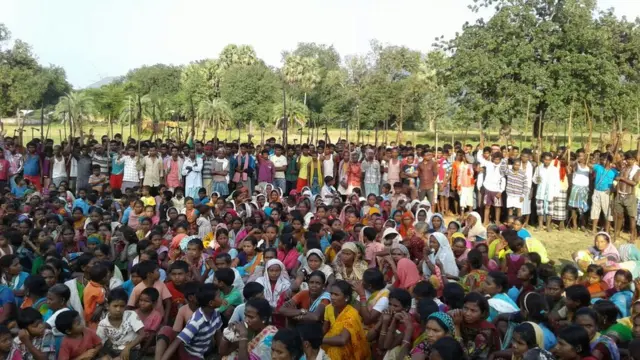 हथियारबंद गुटों की रैली