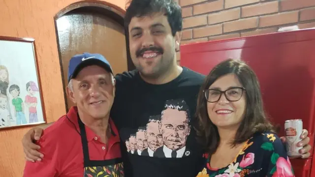 Paulo junto com o filho e a esposa, Vera