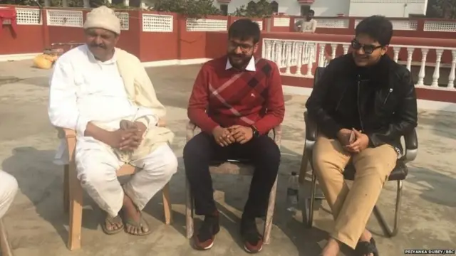 ਖੱਬੇ ਤੋਂ: ਅਫਜ਼ਲ ਅੰਸਾਰੀ, ਅੱਬਾਸ ਅੰਸਾਰੀ ਅਤੇ ਉਮਰ ਅੰਸਾਰੀ