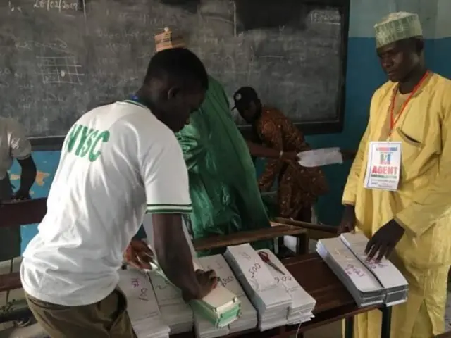 Masu yi wa kasa hidima a bakin aikin zabe