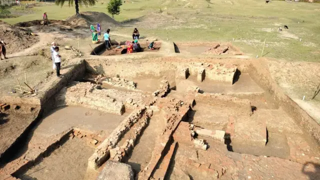 খানজাহান আলীর বসতভিটায় খননকাজ