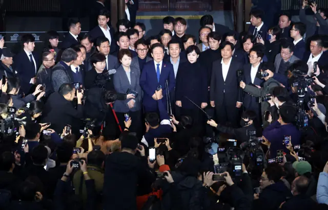 비상계엄 해제 관련 입장 발표 하는 이재명