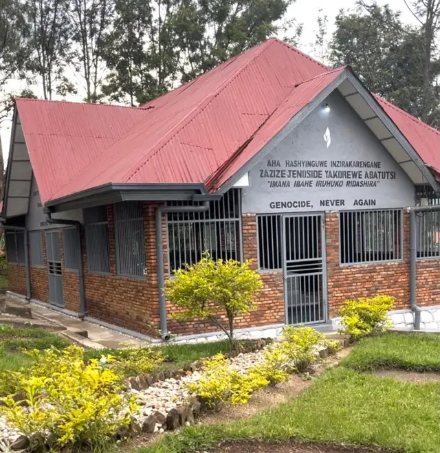 Urwibutso rwa Jenoside rwa Kinunu mu murenge wa Boneza aho bamwe mu miryango ivugwa yishwe ishyinguye