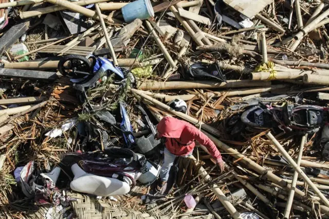 இந்தோனீசியா சுனாமி: மீட்புப் பணி