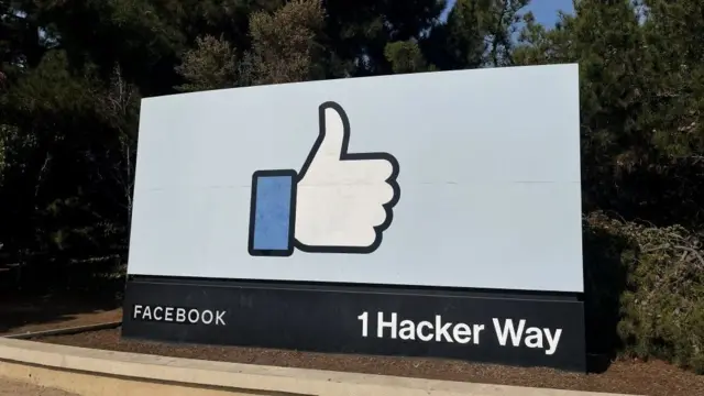 Фейсбук не працює