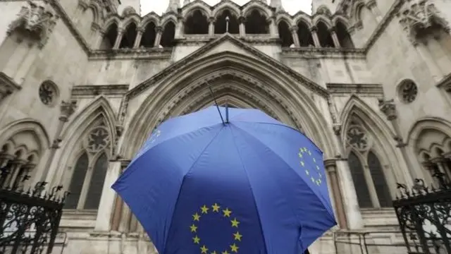 Guarda-chuva estampado com a bandeira da Uniao Europeia