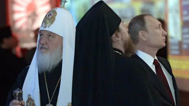 Патриарх Кирилл, епископ Тихон и Владимир Путин на выставке "Россия - моя история"