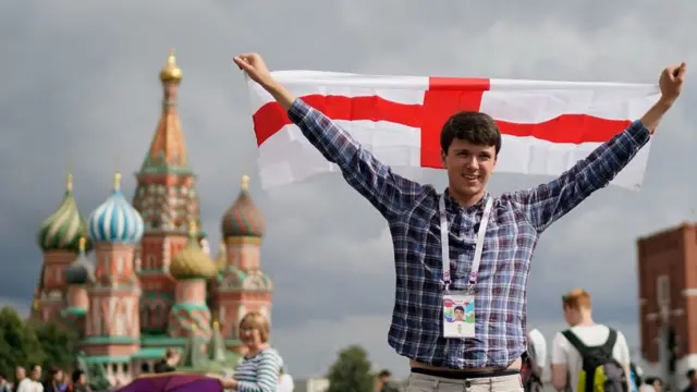 Қисық өкшелі сексуалды әйелдер Қалың шұлықтар порно