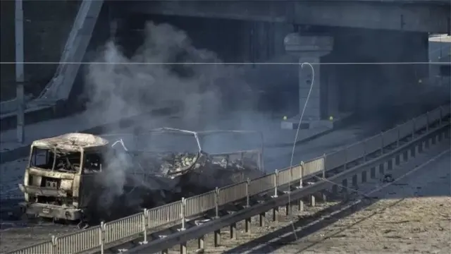 దహనమవుతున్న వాహనం