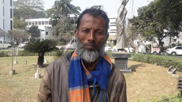 মো: মিলন মিয়া গত পাঁচদিন ধরে হাইকোর্ট প্রাঙ্গণে আসা-যাওয়ার মধ্যে আছেন