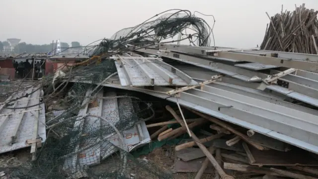 కూలిన బ్రిడ్జి శిథిలాలు