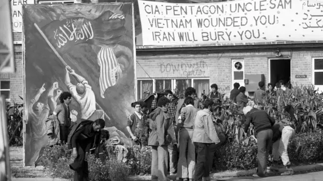 حمله به سفارت آمریکا، اشغال آن و به گروگان گرفتن کارکنانش، نقطه اوج چرخش ایران به سوی سیاستی ضد آمریکایی بود که تا امروز ادامه داشته