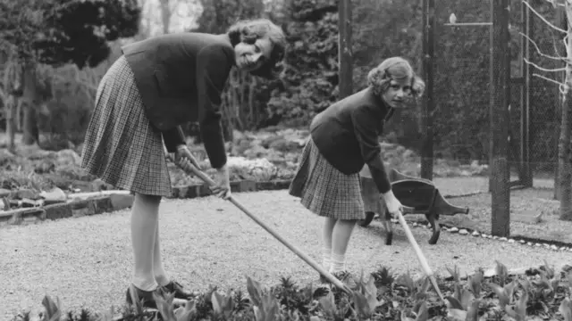 Королева Елизавета II и Маргарет