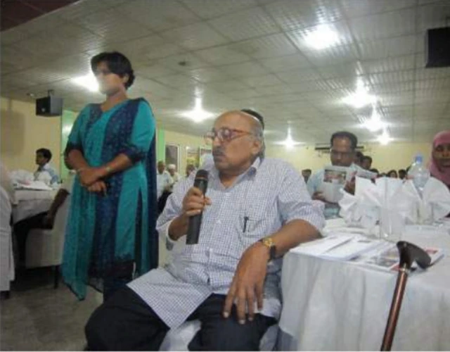 রাজশাহীতে অনুষ্ঠিত বিবিসি বাংলার শ্রোতা সম্মেলনে মন্তব্য করছেন হাসান মীর।