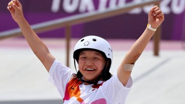 東京五輪】 13歳の西矢、スケボー女子ストリートで金 中山も銅 - BBC