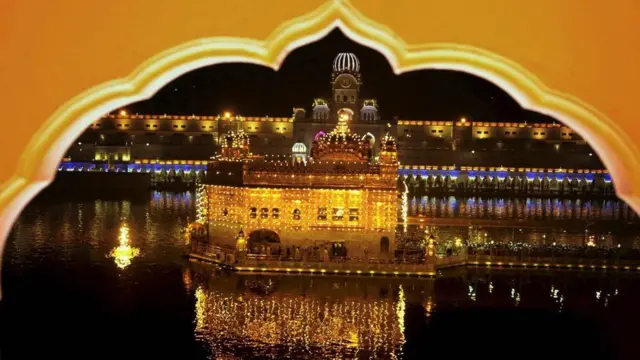 અમૃતસરનાં સુવર્ણ મંદિરની તસવીર