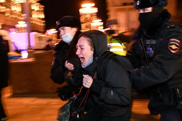 Porno video masxara Yalangoch uslubda erotik va pornografik rasmlar