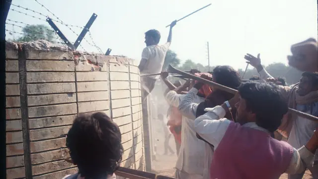 బాబ్రీ మసీదు కూల్చివేత