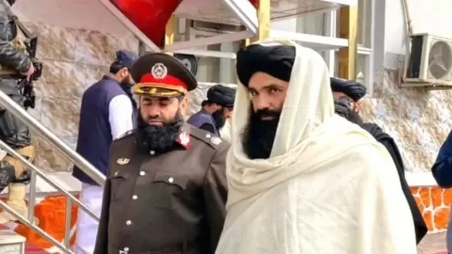 سراج‌الدین حقانی، وزیر طالبان با '۱۰ میلیون دلار جایزه تحت تعقیب پلیس فدرال آمریکا' چهره خود را نشان داد