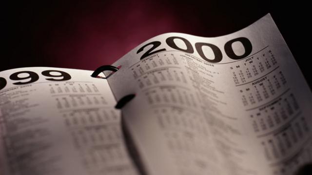Calendario mostrando los años 1999 y 2000