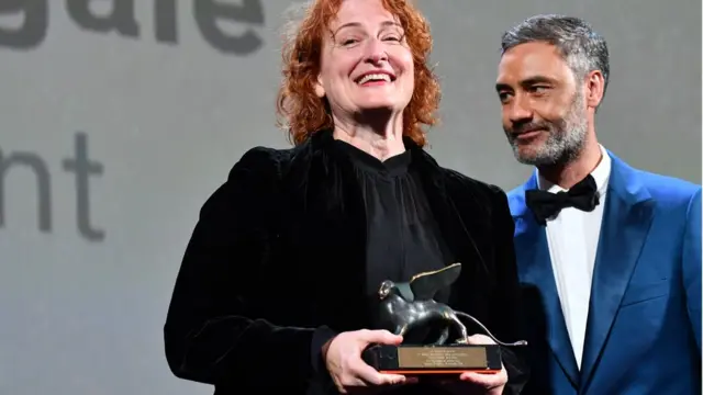 Австралійська режисерка Дженніфер Кент із нагородою