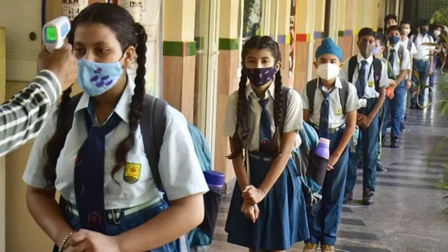 अमृतसर में स्कूली बच्चे