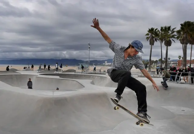 ස්කේට් බෝර්ඩ් ක්‍රීඩාව