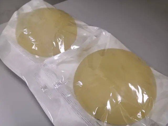 செயற்கை மார்பகங்கள் (சித்தரிப்புப் படம்)