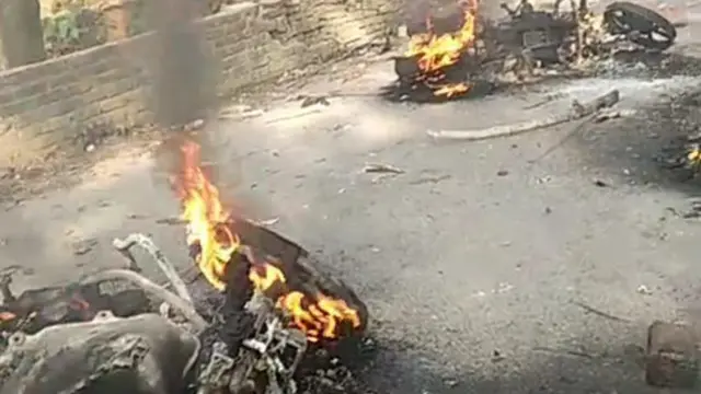 নির্বাচন ঘিরে বরিশালে সংঘর্ষ ও অগ্নিসংযোগ