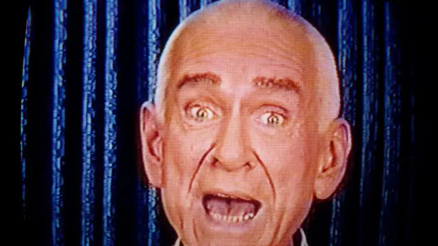 Marshall Applewhite pada 1996 dalam video rekrutmen Gerbang Surga
