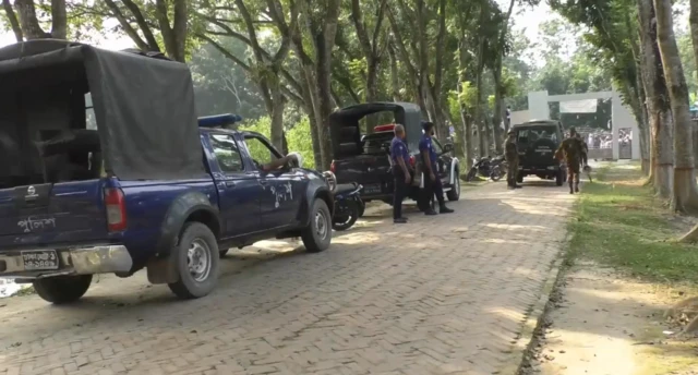 পরিস্থিতি নিয়ন্ত্রণে সেনাবাহিনী ও পুলিশ