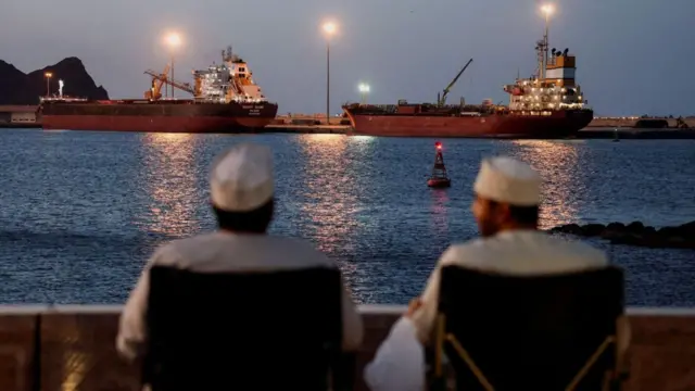 ओमानको मस्कटमा रोकिएका पानीजहाजहरू