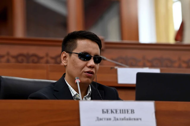 Дастан Бекешов, ЖК депутаты